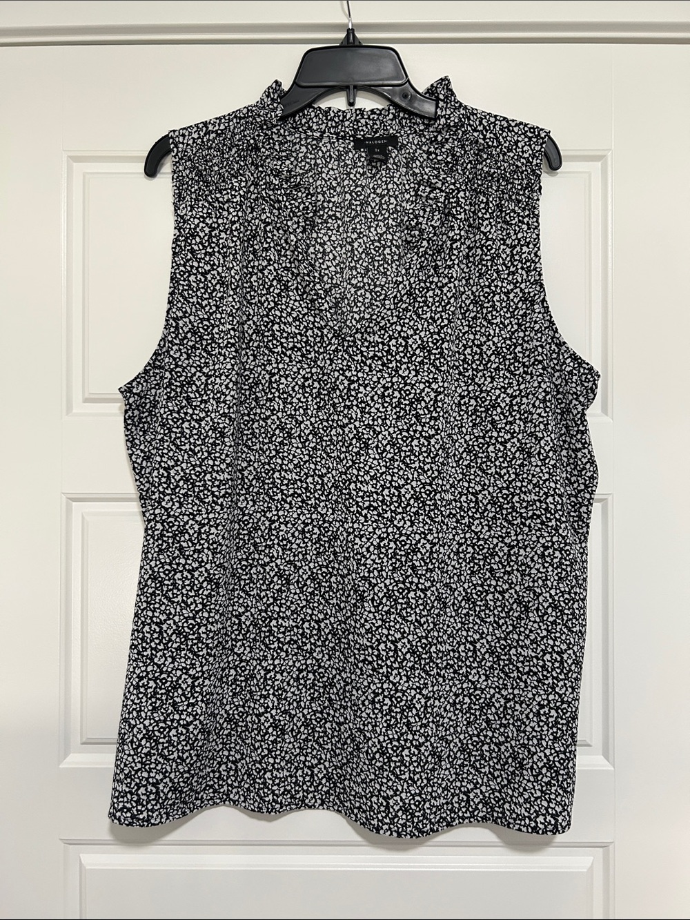 Halogen Black and White Floral Sleeveless Ruffle Neck Blouse